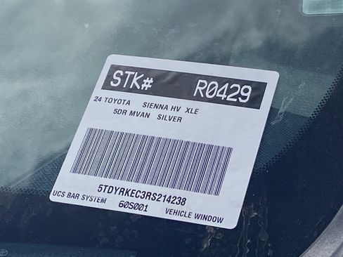 Certified 2024 Toyota Sienna XLE FWD image 10
