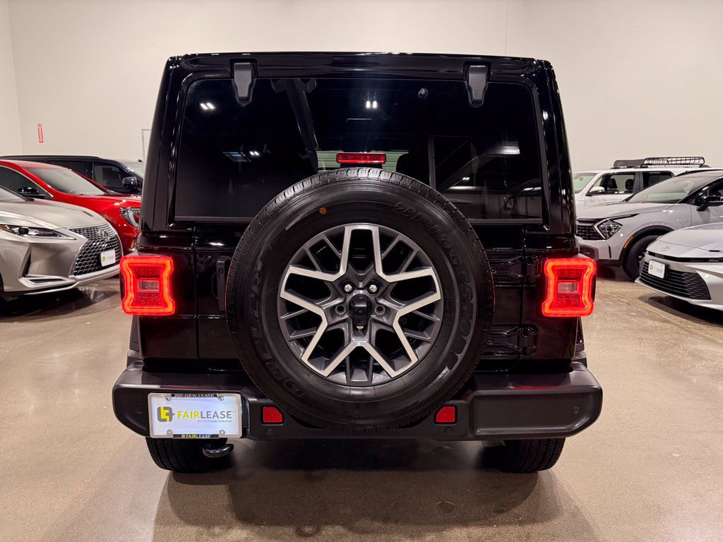 Used 2024 Jeep Wrangler Unlimited Sahara w/ Technology Group AWD/4WD image 6