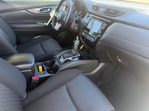 Used 2020 Nissan Rogue SV w/ Premium Package image 12