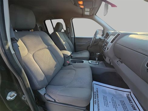 Used 2021 Nissan Frontier SV w/ Midnight Edition Floor Mats image 10