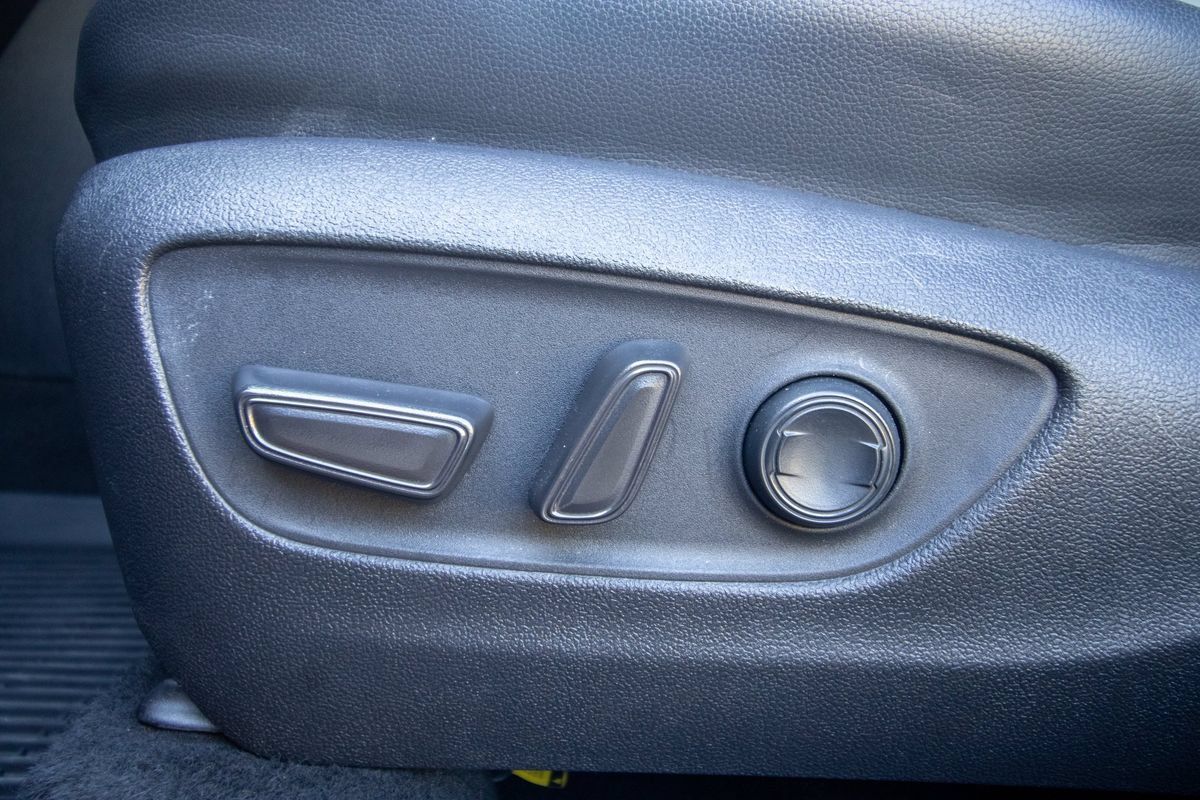 Used 2020 Toyota Highlander XLE FWD image 15
