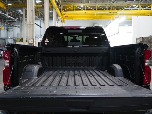 Used 2022 Chevrolet Silverado 2500 High Country w/ Z71 Off-Road Package image 17