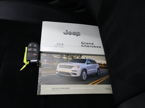 Used 2018 Jeep Grand Cherokee Altitude AWD/4WD image 58