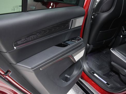 Used 2026 Cadillac Vistiq Platinum w/ LPO, Floor Liner Package AWD/4WD image 32