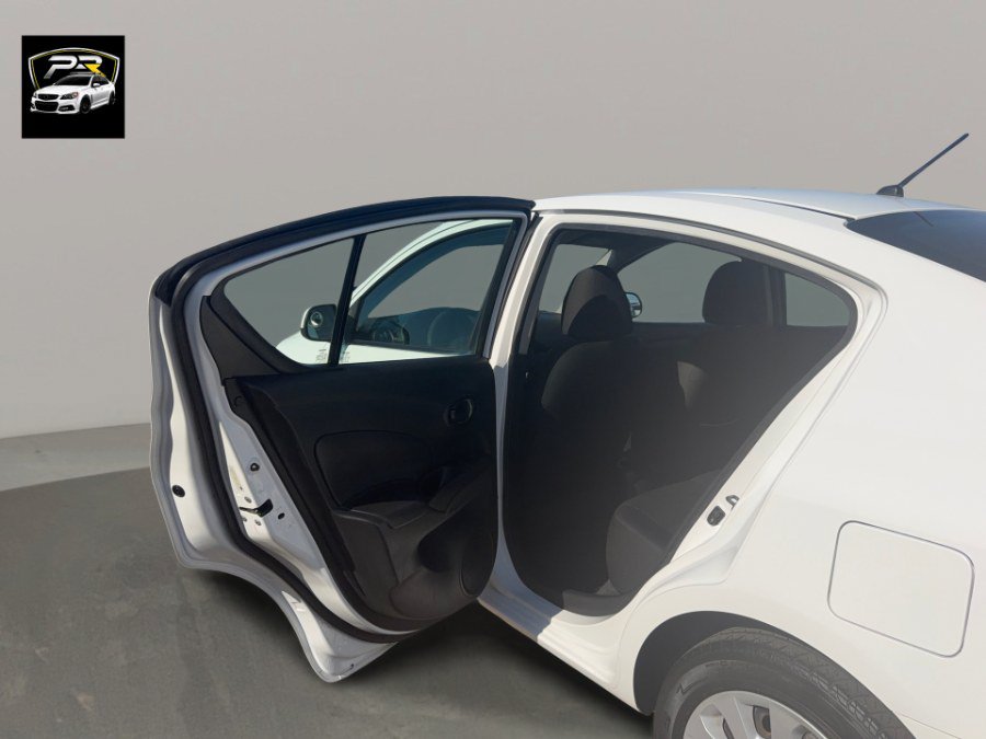 Used 2012 Nissan Versa SV FWD image 11