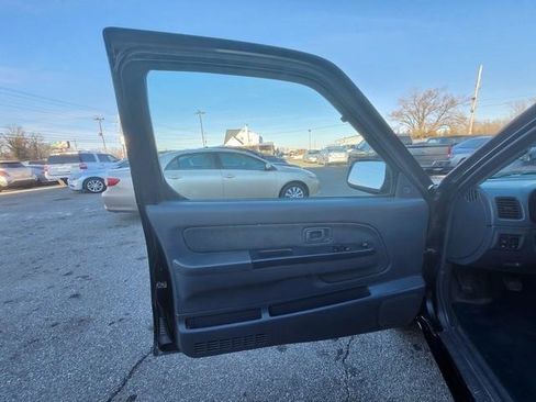 Used 2004 Nissan Frontier XE w/ (VTP) Value Truck Pkg image 9