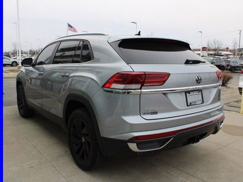 Used 2022 Volkswagen Atlas Cross Sport SE w/ Panoramic Sunroof Package image 4