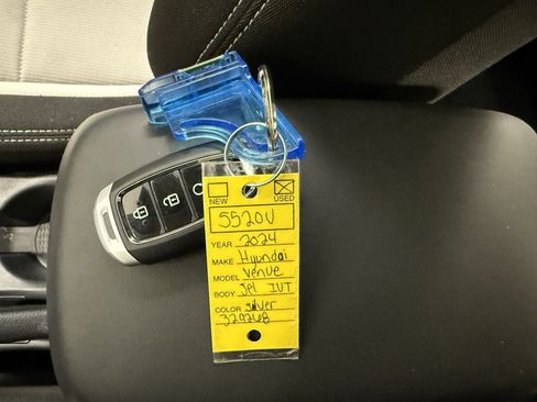 Used 2024 Hyundai Venue SEL image 26
