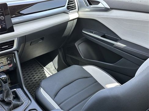 Certified 2025 Volkswagen Taos SEL image 21