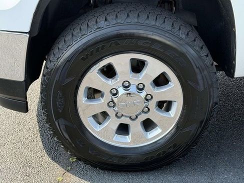 Used 2014 GMC Sierra 2500 SLE w/ SLE Preferred Package AWD/4WD image 5