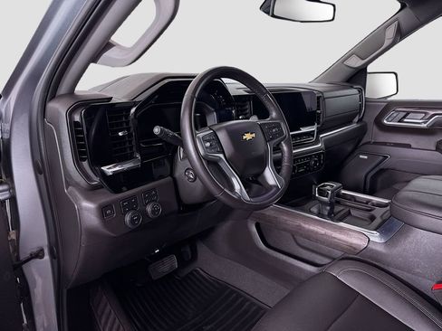 Used 2023 Chevrolet Silverado 1500 LTZ w/ LTZ Convenience Package II AWD/4WD image 9