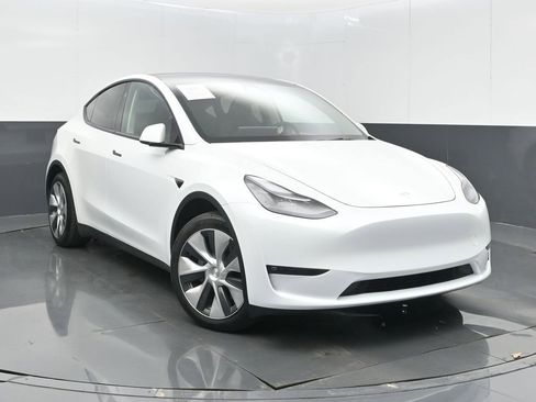 Used 2024 Tesla Model Y Long Range image 2