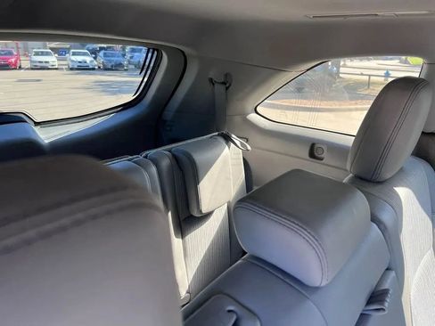 Used 2015 Toyota Highlander Plus FWD image 49