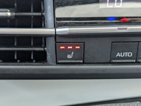 Used 2025 Toyota Sienna XLE FWD image 24