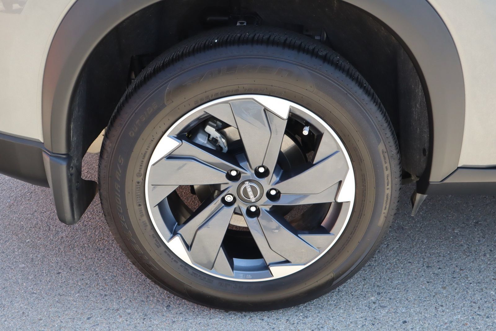 Used 2026 Nissan Rogue SV FWD image 11