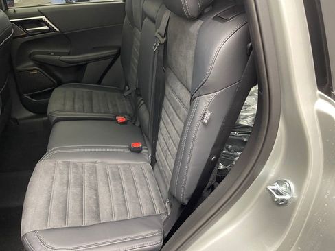 New 2025 Mitsubishi Outlander SE image 21
