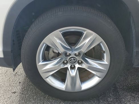 Used 2019 Toyota Highlander Limited image 5
