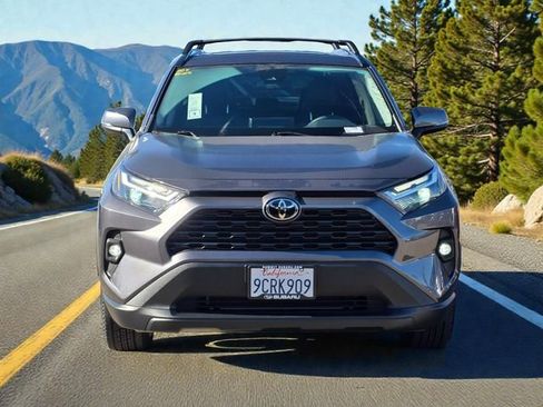 Used 2022 Toyota RAV4 XLE Premium image 3