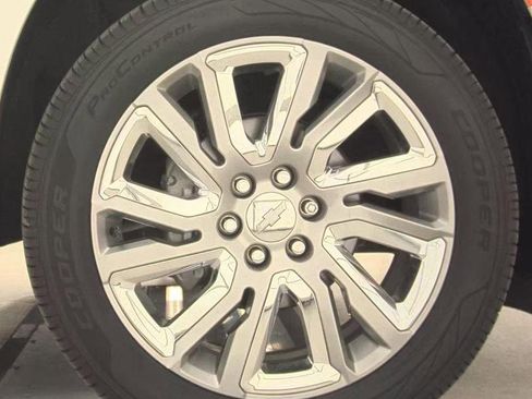 Used 2021 Chevrolet Tahoe Premier w/ Premium Package AWD/4WD image 10