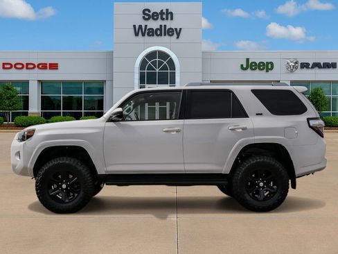 Used 2018 Toyota 4Runner SR5 image 4