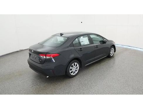 Used 2025 Toyota Corolla LE FWD image 12