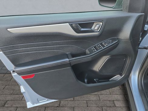 Certified 2022 Ford Escape SE w/ Cold Weather Package image 10