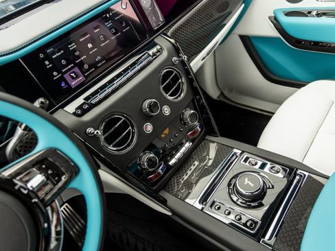 New 2026 Rolls-Royce Cullinan Black Badge image 31