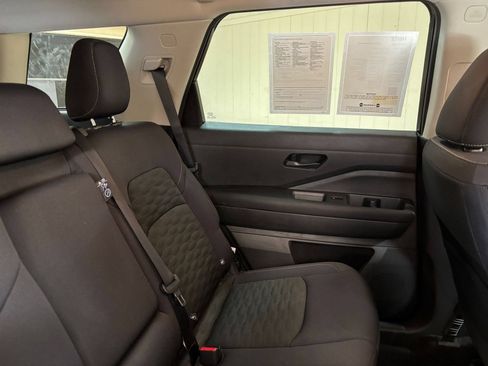 Used 2025 Nissan Pathfinder SV FWD image 40