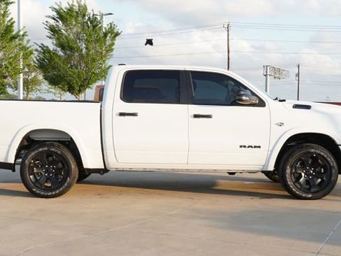 New 2026 RAM 1500 4x4 Crew Cab image 10