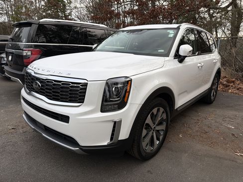 Used 2020 Kia Telluride EX w/ EX Premium Package image 3