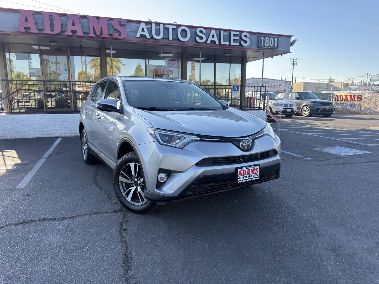Used 2018 Toyota RAV4 XLE w/ All Weather Liner Package FWD image 1