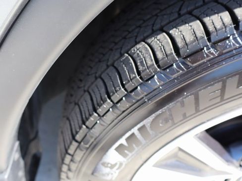 Used 2024 Nissan Murano SV image 48