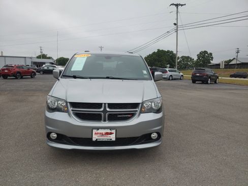 Used 2019 Dodge Grand Caravan GT FWD image 2