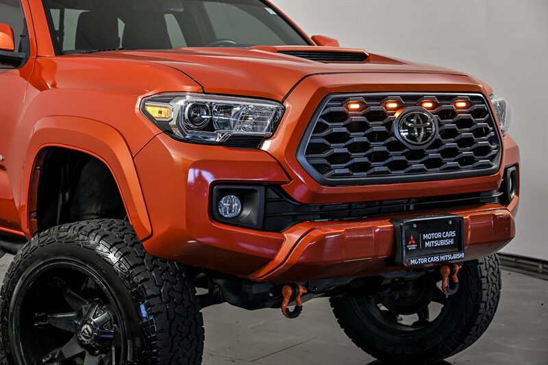 Used 2016 Toyota Tacoma TRD Sport w/ Towing Package RWD image 2