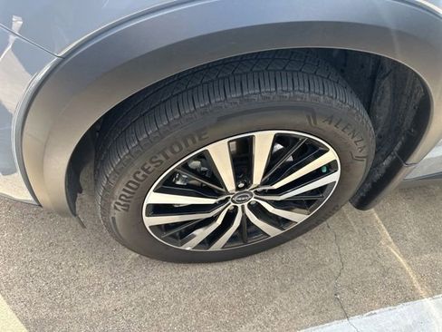 Used 2025 Nissan Pathfinder Platinum image 9