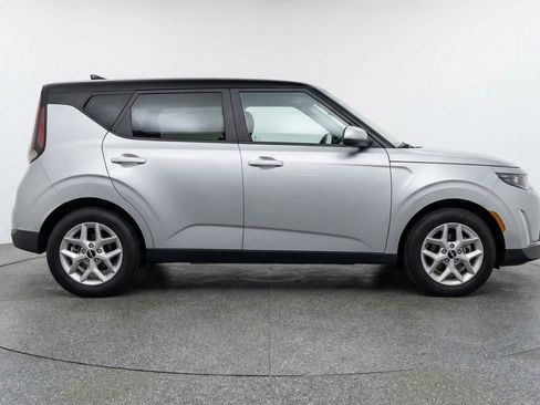 Used 2025 Kia Soul LX w/ LX Technology Package image 11