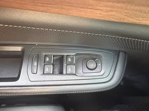 Used 2025 Volkswagen Atlas SE AWD/4WD image 22