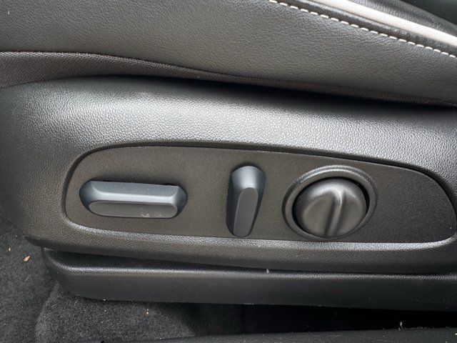 Used 2024 Buick Encore GX Avenir w/ Avenir Technology Package FWD image 28