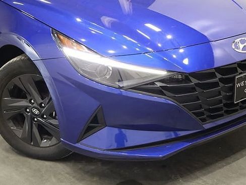 Used 2023 Hyundai Elantra SEL w/ Preferred Accessory Package FWD image 42