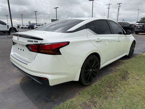 Used 2022 Nissan Altima 2.5 SR w/ Midnight Edition Package FWD image 3