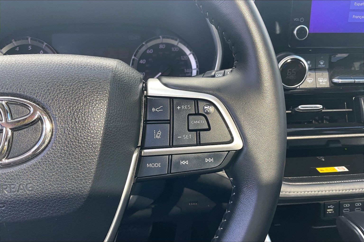 Used 2023 Toyota Highlander XLE AWD/4WD image 24