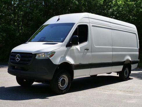 Used 2025 Mercedes-Benz Sprinter 2500 image 6