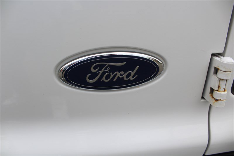 Used 2005 Ford Excursion XLT AWD/4WD image 40
