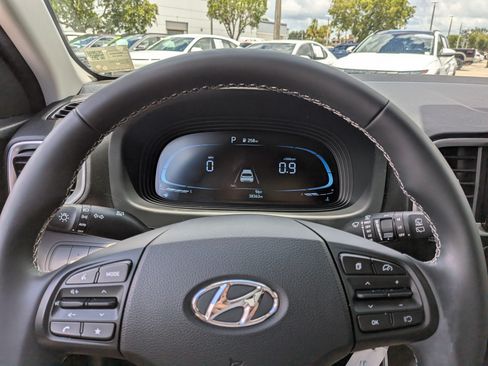 Used 2023 Hyundai Venue SEL FWD image 26