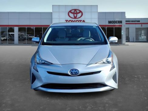 Used 2017 Toyota Prius Four image 2