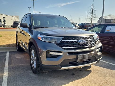Used 2020 Ford Explorer XLT w/ Equipment Group 202A image 4
