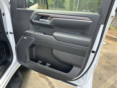 Used 2025 Chevrolet Silverado 1500 LT Trail Boss w/ Convenience Package II AWD/4WD image 19