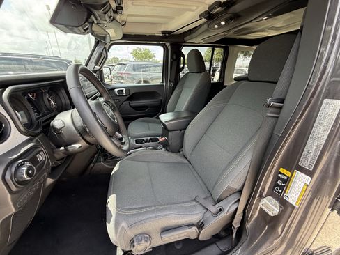 Used 2024 Jeep Wrangler Unlimited Sport AWD/4WD image 27