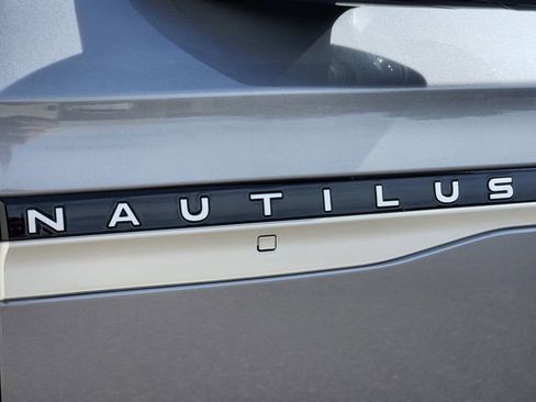 New 2025 Lincoln Nautilus Premier image 16
