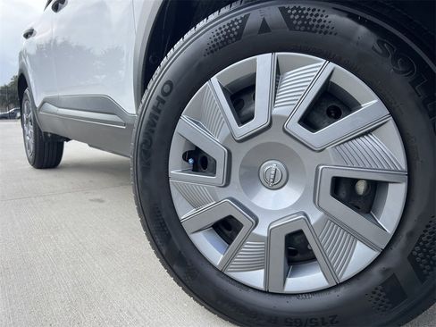 Certified 2025 Nissan Kicks S image 7